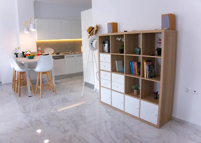 New Big Modern City Center Apartment